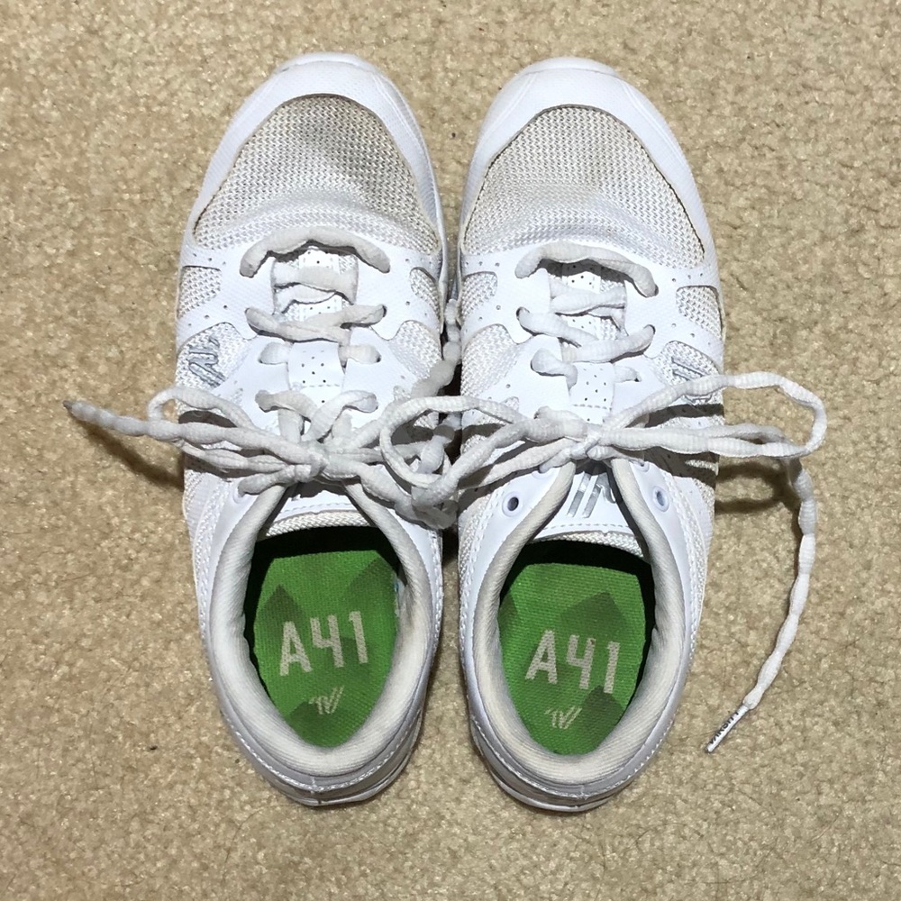 Cheer shoes